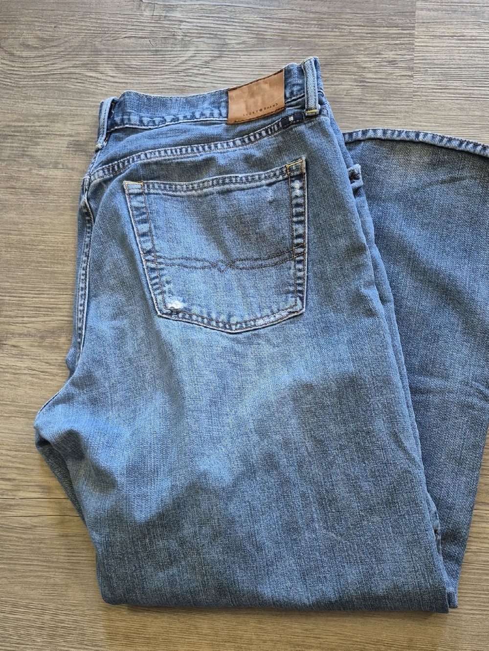 Lucky Brand Relaxed Fit 181 Classic Men's Jeans - 100 % Cotton. 38x30